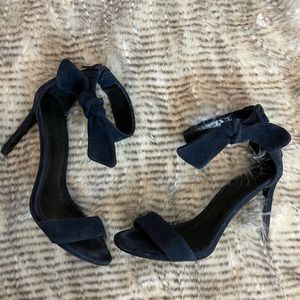 Banana Republic suede Navy Heels 👠